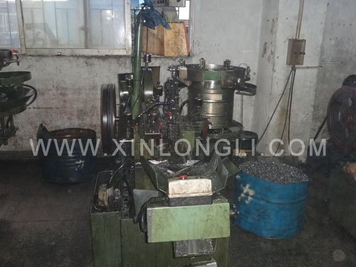 螺絲生產(chǎn)設(shè)備