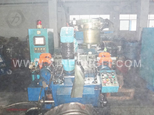 螺絲生產(chǎn)設(shè)備