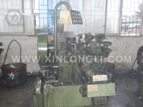 螺絲生產(chǎn)設(shè)備